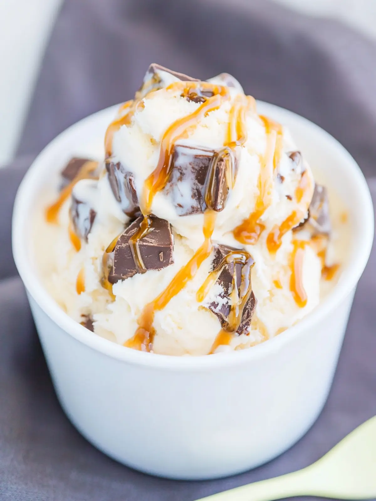 No-Churn Salted Caramel Chocolate Chunk Ice Cream Bliss 2 {No-Churn} Salted Caramel Chocolate Chunk Ice Cream