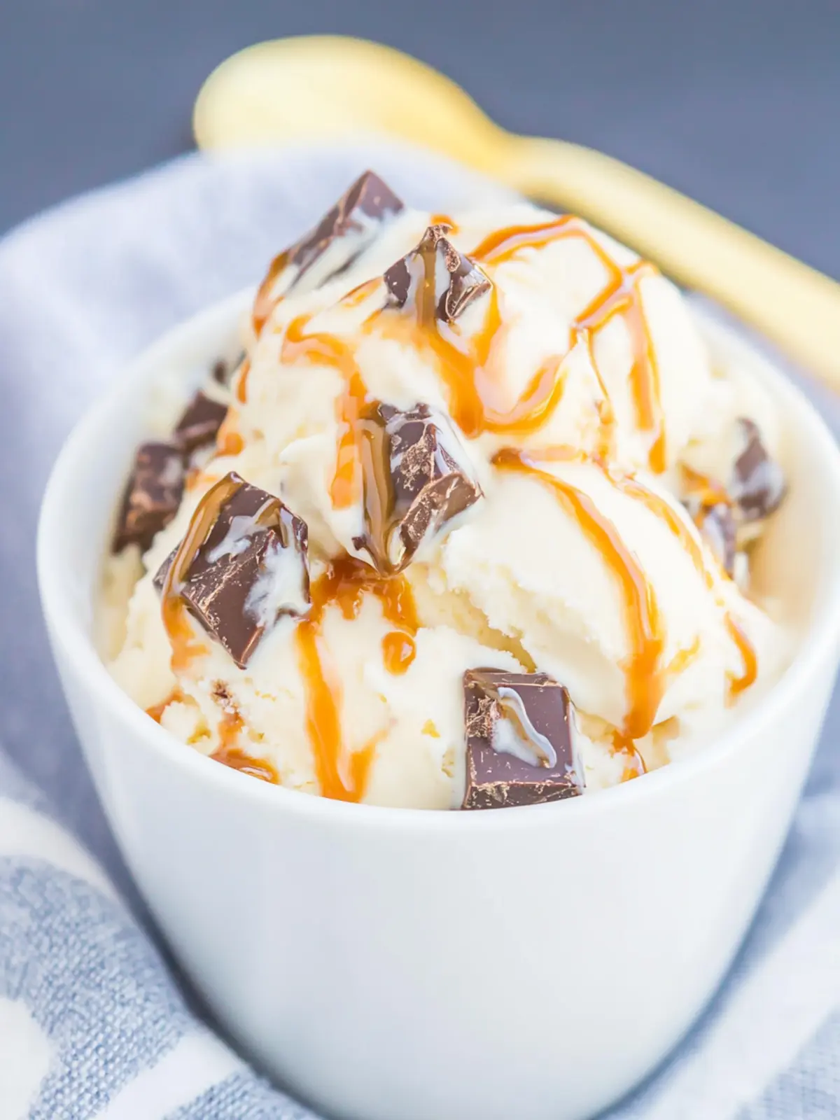 No-Churn Salted Caramel Chocolate Chunk Ice Cream Bliss 4 {No-Churn} Salted Caramel Chocolate Chunk Ice Cream